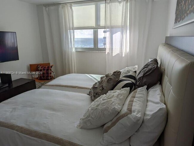 Building Photo - 9273 Collins Ave