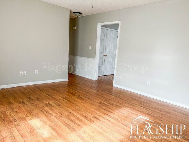 Building Photo - 3638 Highland Dr