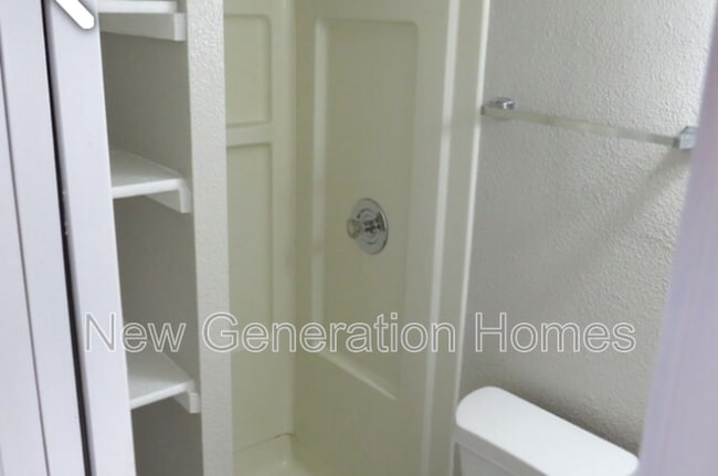 Building Photo - 226 Plum St