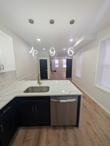 Building Photo - 6017 Vine St