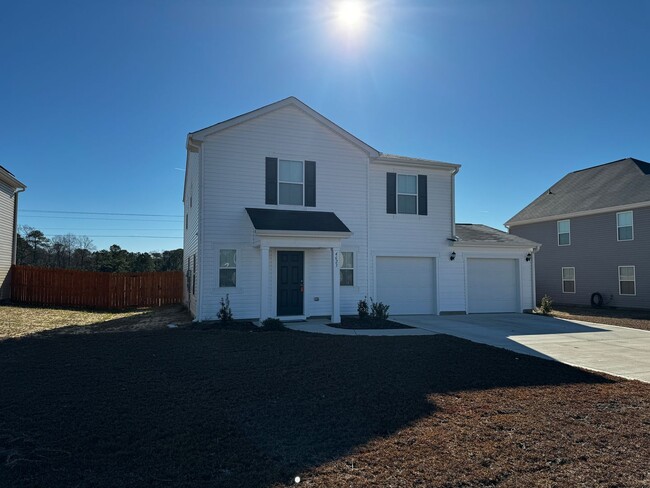 Building Photo - 4 Bedroom 2.5 Bathroom