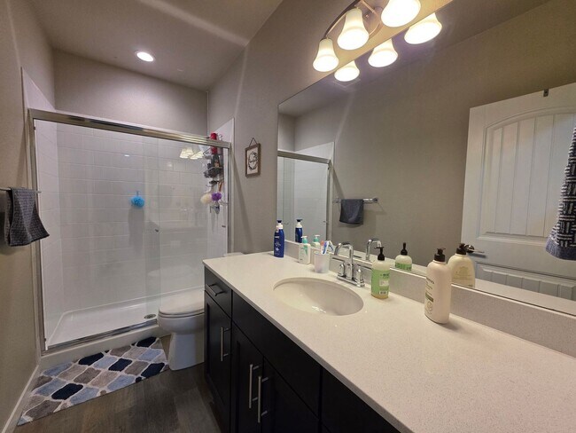 Building Photo - 5 Bed 4 Bath Home In Flying Horse North!!