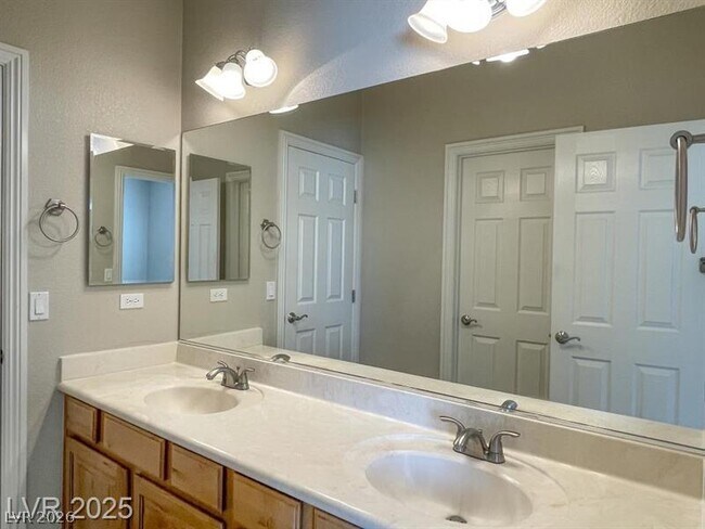 Building Photo - 12048 La Palmera Ave