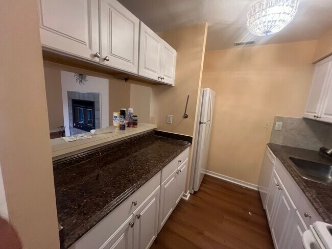 Building Photo - 51 Greenwich Pl