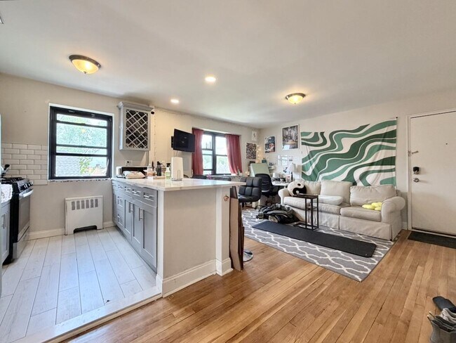 Building Photo - 165 Vroom St