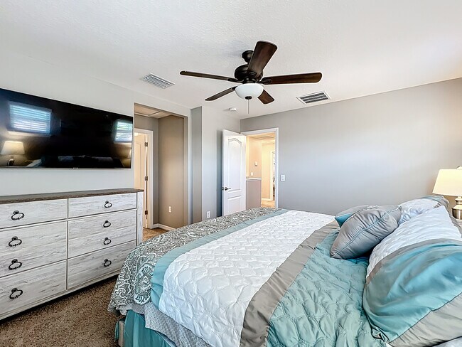 Building Photo - 3009 Esmeralda Dr