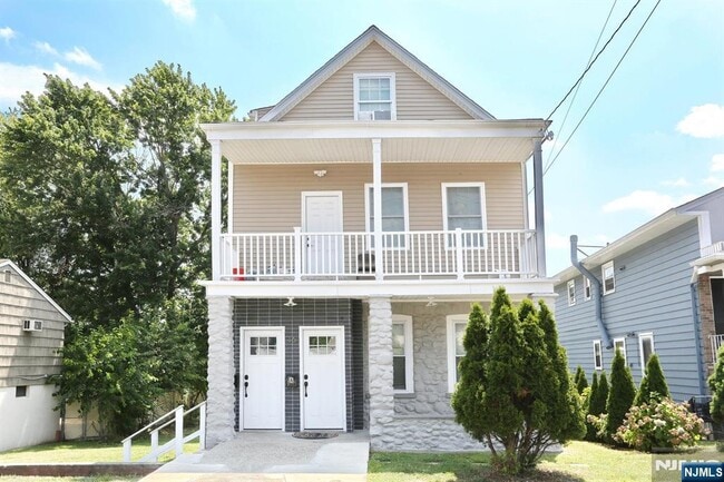 Primary Photo - 16 Boyd St