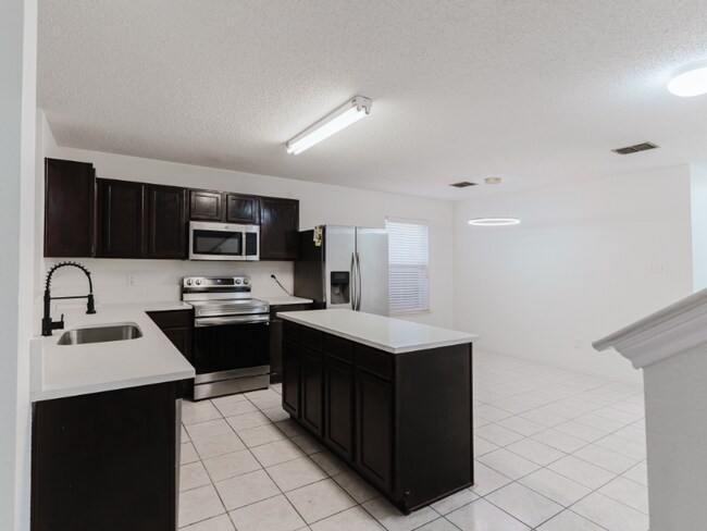 Building Photo - 1606 Willow Way