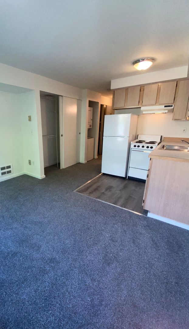 Building Photo - Contemporary Queen Anne Studio in Phenomenal Location!!!