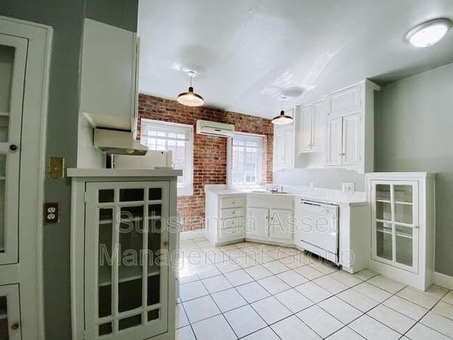 Building Photo - 518 NW 12th St