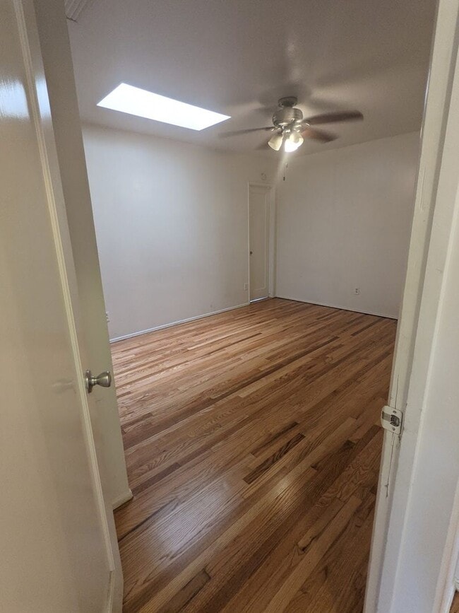 Building Photo - 7 bedrooms $1000 each w/ SPA