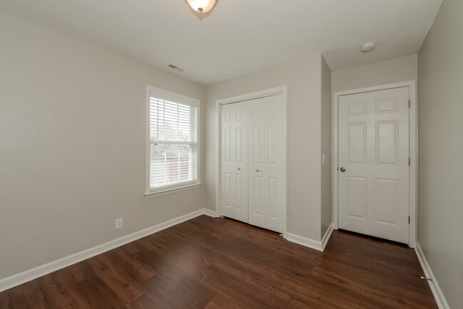 Building Photo - 125 Firelight Ct