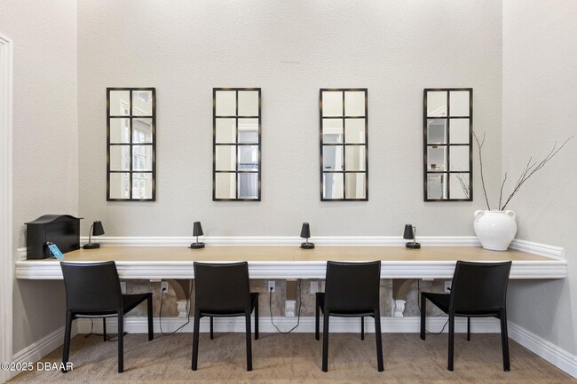 Building Photo - 940 Village Trail