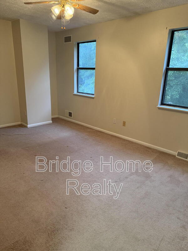 Building Photo - 210 Woodhaven Dr