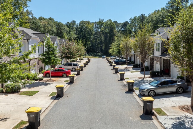 Building Photo - Sprayberry Estates