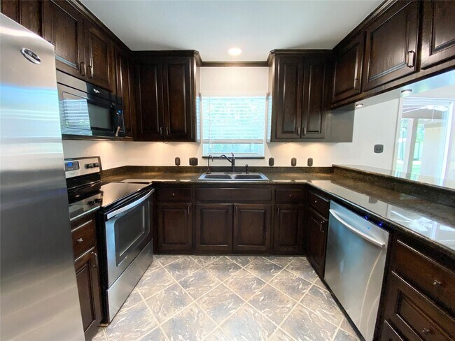 Building Photo - 26411 Maplewood Dr