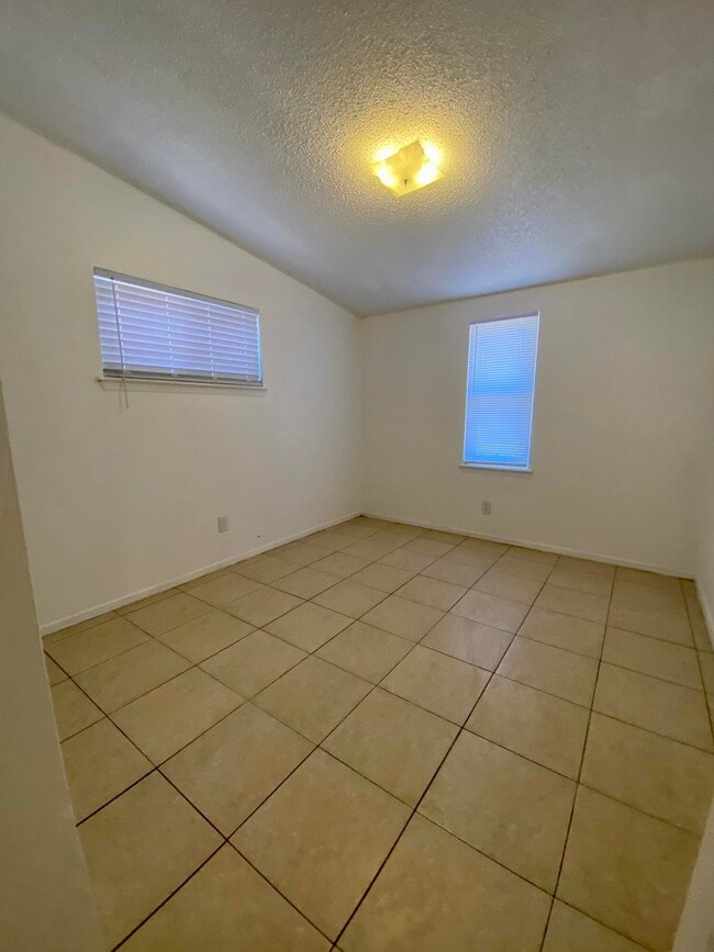 Building Photo - 10457 Omega Cir