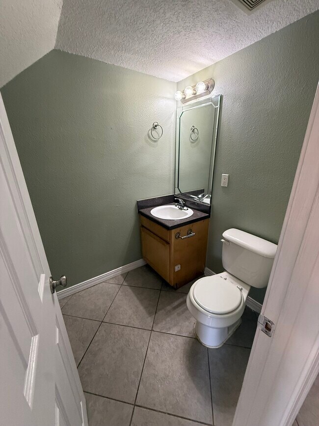 Building Photo - 1625 Martin Bluff Rd