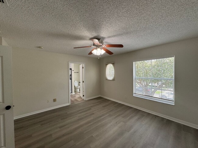 Building Photo - 3548 Peppervine Dr