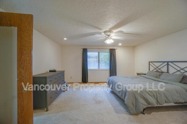 Building Photo - 2208 SE 130th Ave