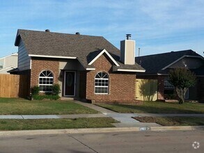 Building Photo - Exceptional 3-bed, 2-bath 2-car garage in ...