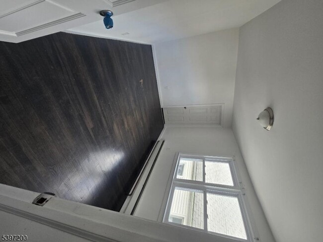 Building Photo - 115 Pine St