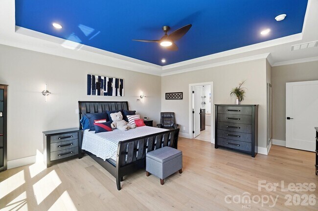 Building Photo - 5225 Glenwalk Dr