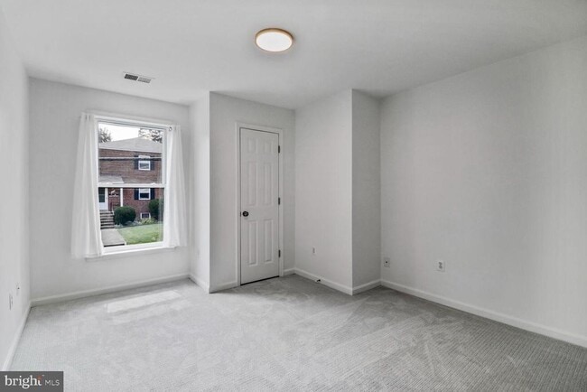 Building Photo - 711 N Wakefield St