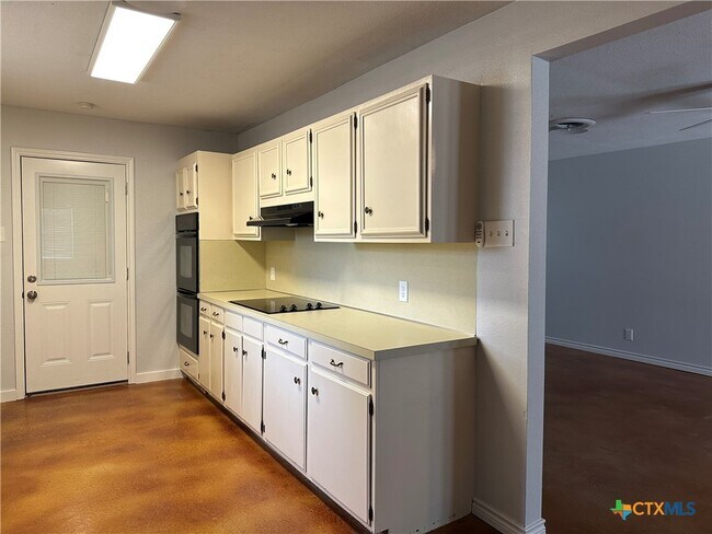 Building Photo - 1313 Fieldcrest