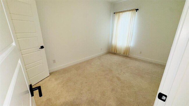 Building Photo - 1332 S Brook Dr