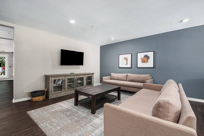 Building Photo - Seven45 Stocking