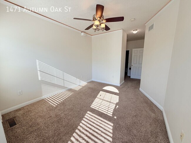 Building Photo - 1471 Autumn Oak St