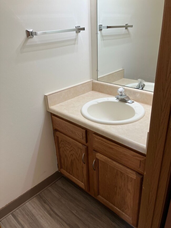 Building Photo - Troy Crossing - 2 Bedroom & 1.5 Bath Townh...