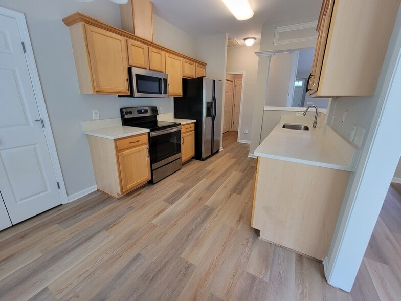 Building Photo - 7954 Willowglen Dr