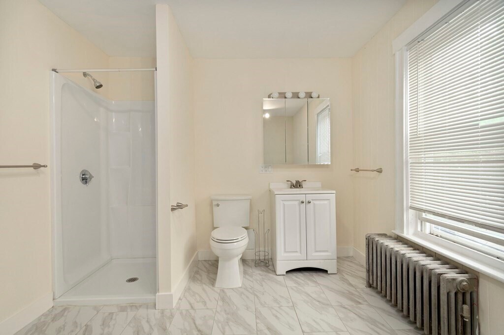 Building Photo - 86 Elm St