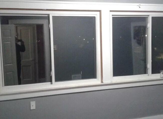 Building Photo - ELEGANT HOME