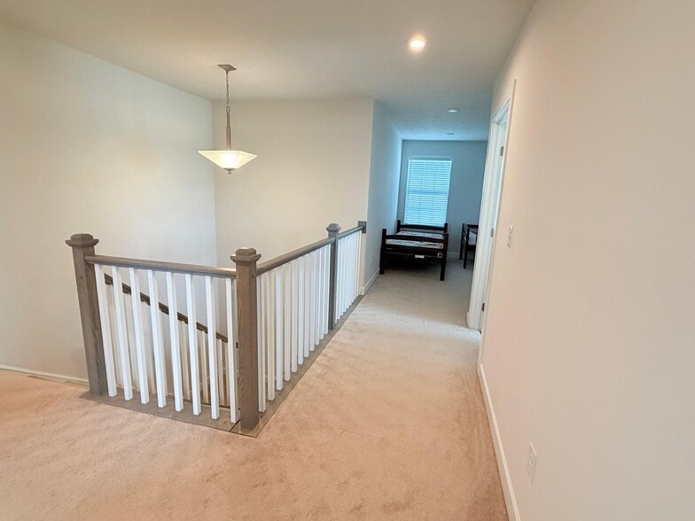 Building Photo - 1039 Fairwater Springs Dr