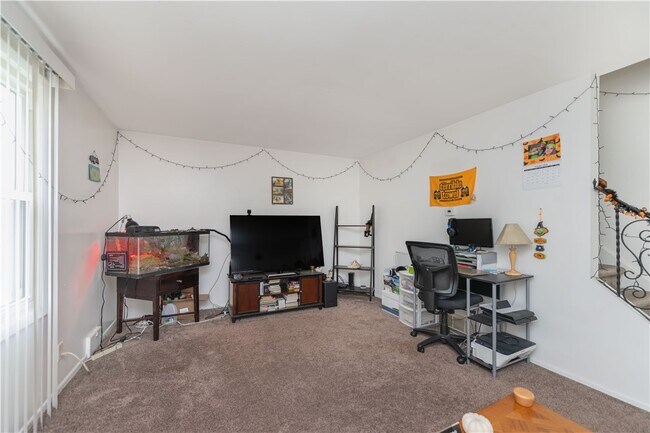 Building Photo - 87 Moxon Dr