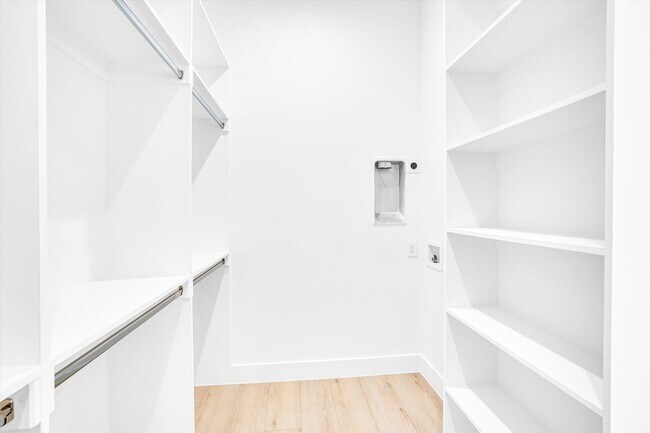 Building Photo - 1707 Nomas St