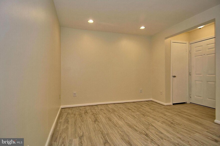 Building Photo - 10706 Kings Riding Way