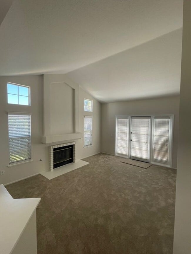 Building Photo - Gorgeous Single Story Home in The Coveted Valencia Summit Community!