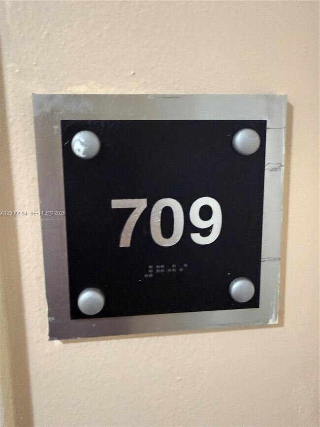 Building Photo - 119 SW 6th Ave