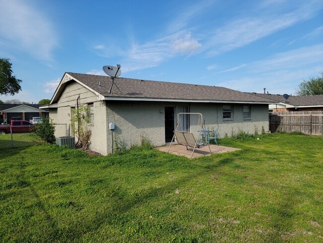 Building Photo - 6948 SW Forest Ave