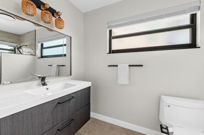 Building Photo - 12541 Shoreside Ln