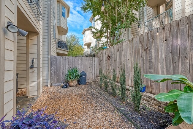 Building Photo - 410 Fowler St