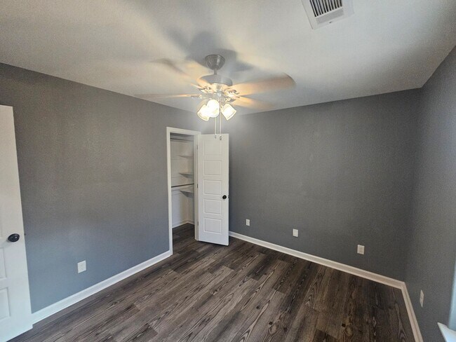 Building Photo - 4 bed 2 bath home in Benton