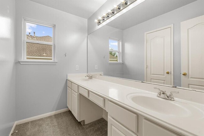 Building Photo - 6209 Fawnlake Dr