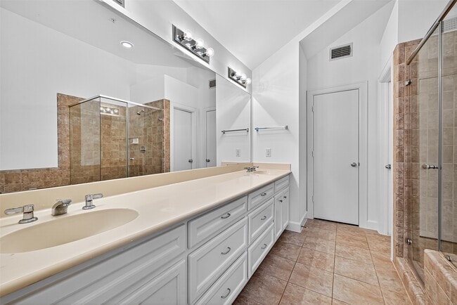 Building Photo - 2710 Hullsmith Dr