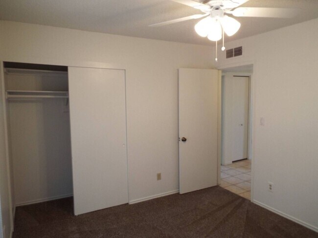 Building Photo - 2 BEDROOM 2 BATHROOM TEMPE CONDO