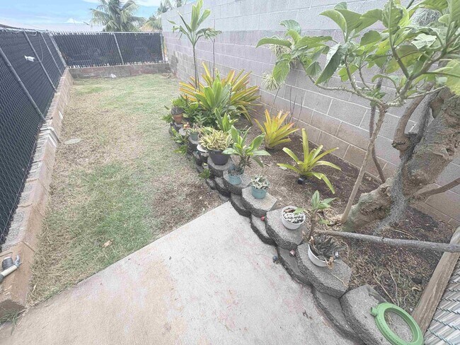 Building Photo - 499 Kaao Cir